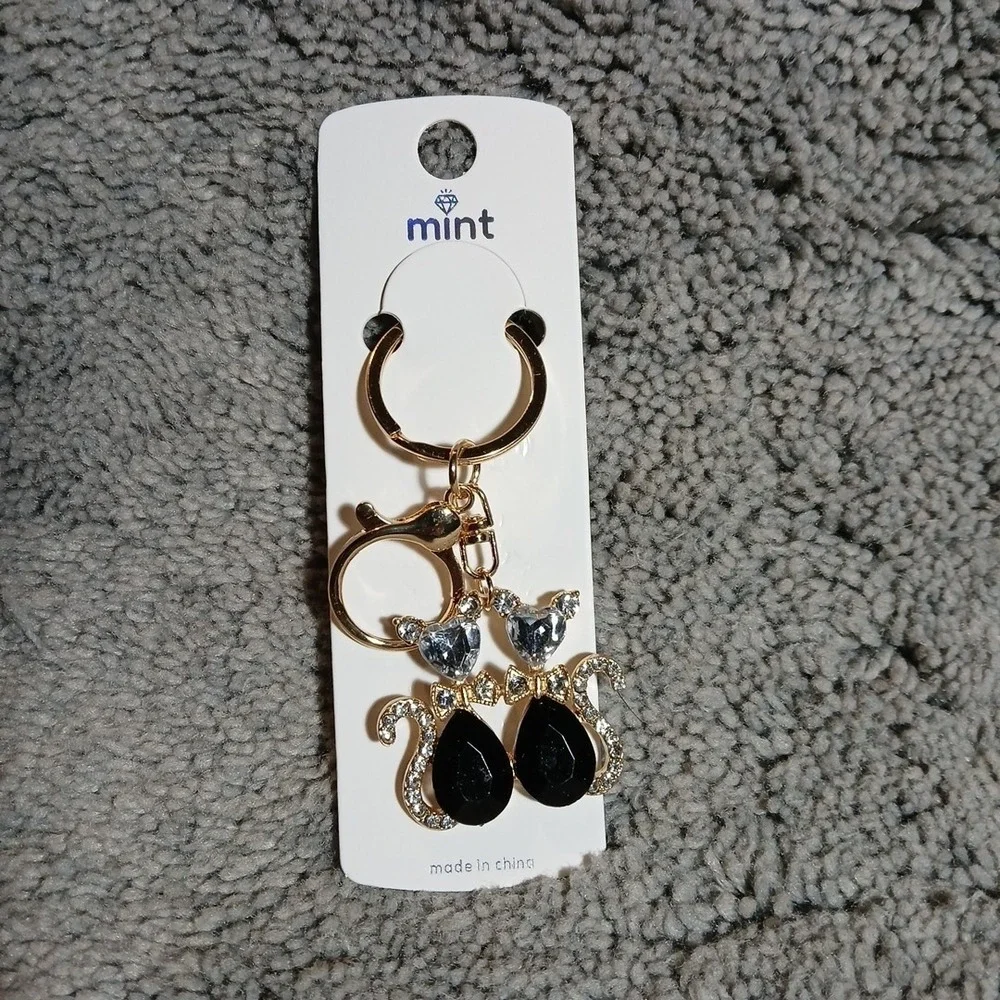 Twin Cats Goldtone Keychain By Mint With Rhinestones And‎ Faux Onyx Stone